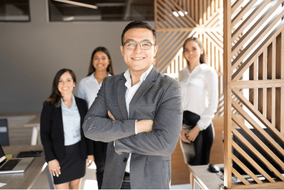 BControle com sua empresa com apoio de centenas de especialistas da Servihaus